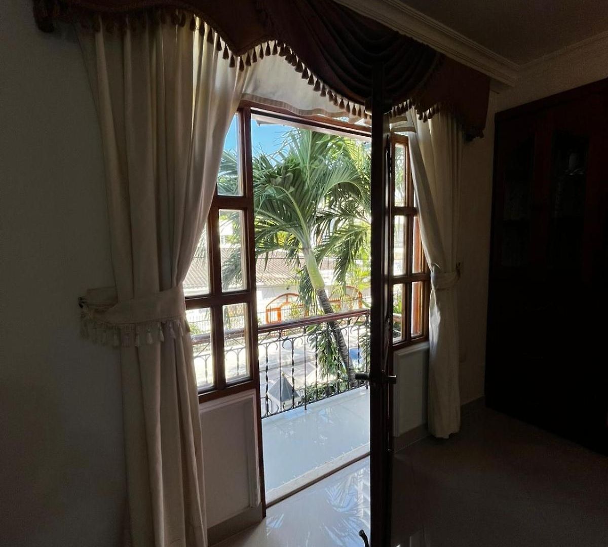 Beautiful Furnished House In Ctg Apartment